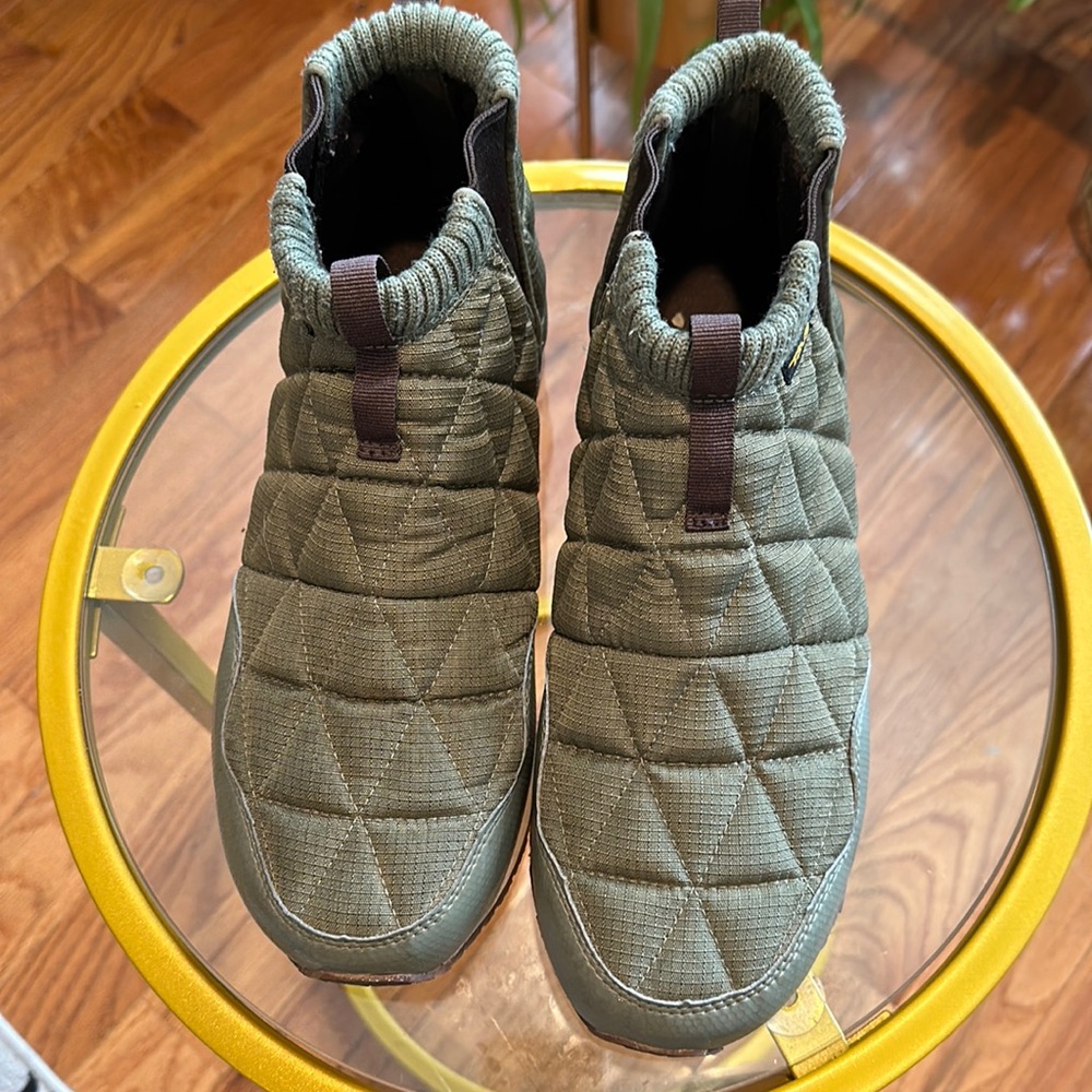 Teva slip in boot/sneaker